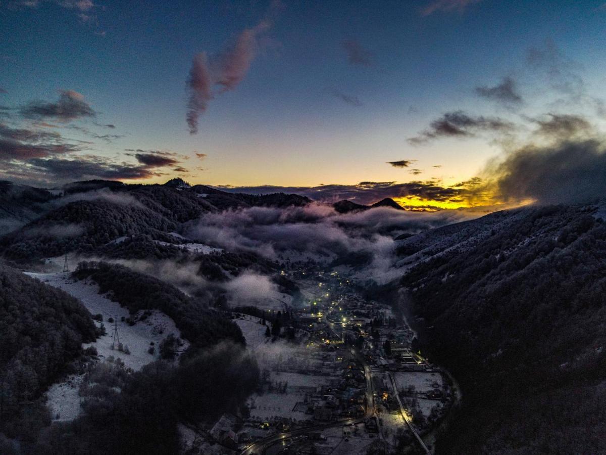 Pensiunea Alunul Remeţi Esterno foto